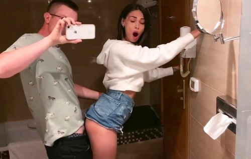 Задирает девушке юбку и снимает на телефон как трахает её.