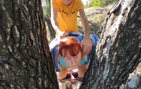 Соблазняла мужа жопой во время вылазки на природу и получила.