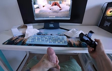 Сестра сбивает дрон, которым брат подсматривал за её дрочкой, но в замен даёт по трахать..