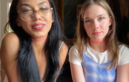 Падчерица и её подруга считают что дрочка у парней это круто и лезут к отчиму на кукан.