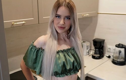 Парень узнал что друг морит "голодом" киску своей секасной девушки и что ей нужно как минимум два траха в день.